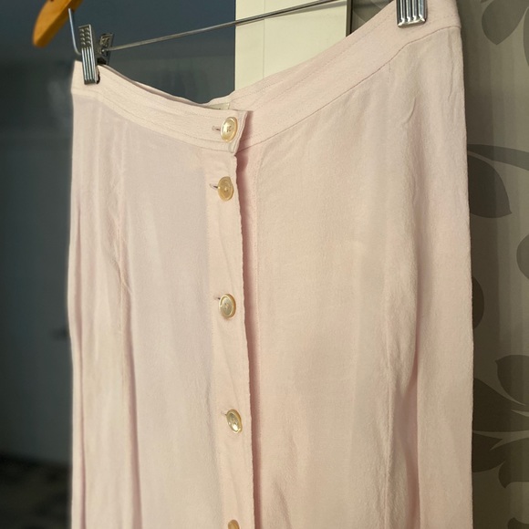 Aritzia Amalie skirt. Size 6. Light pink. EUC - Picture 9 of 11